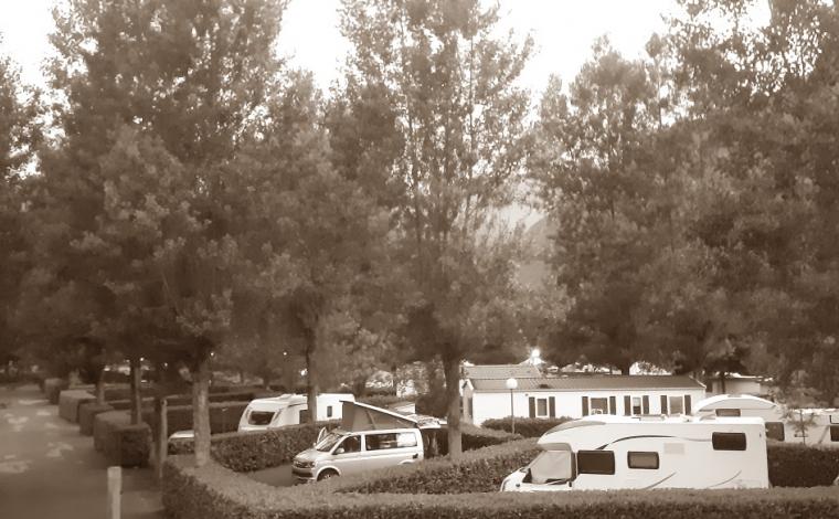 Emplacements caravanes et camping-cars